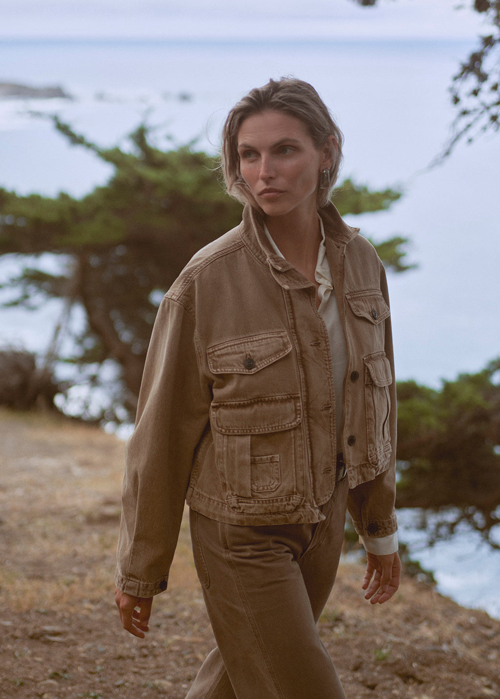 WINSLOW CROP JEAN IN TAN AND FUNNEL COLLAR BARN JACKET IN TAN AND TULLAH SHIRT IN CREAM