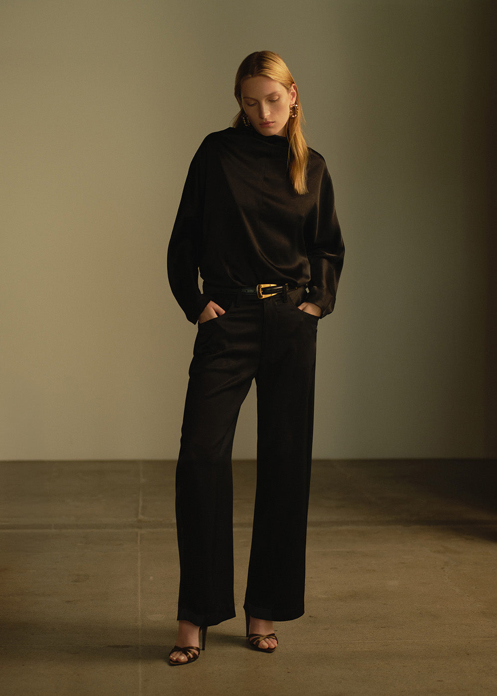 BRYNN_TROUSER_BLACK_ILARIA_DRAPED_TOP_BLACK