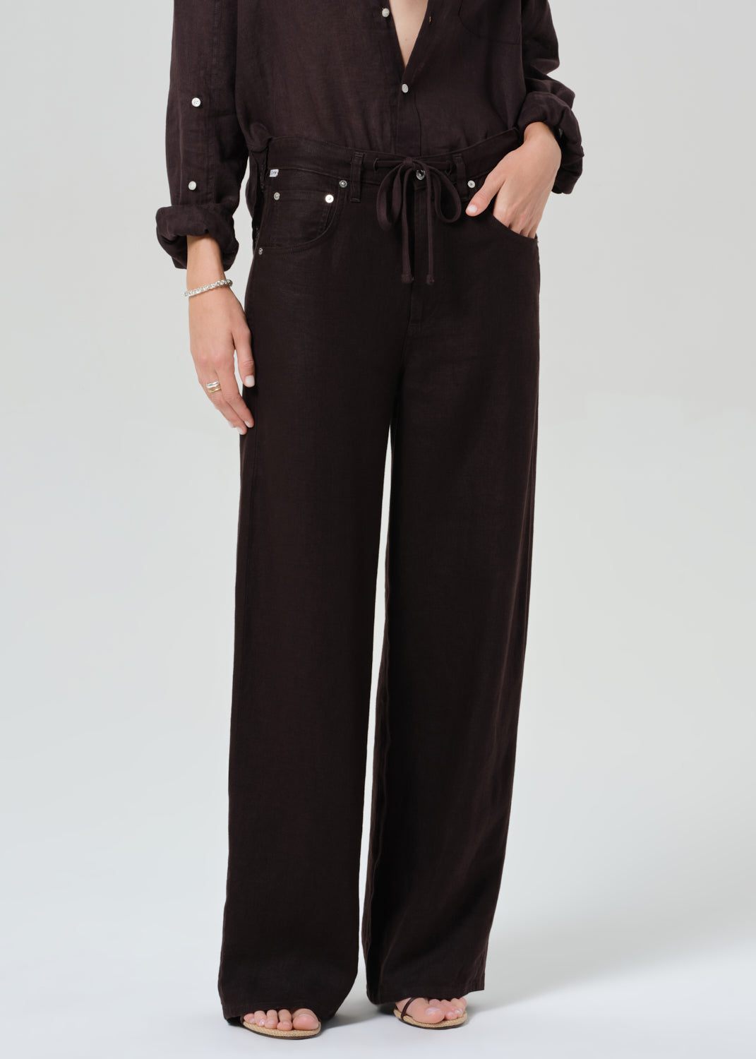 Brynn Drawstring Linen Trouser in Chocolate – Citizens of Humanity