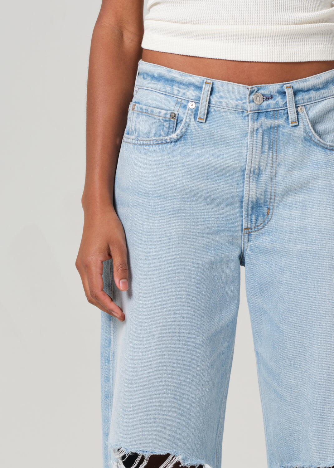 Miro Relaxed Jean in Damaris detail