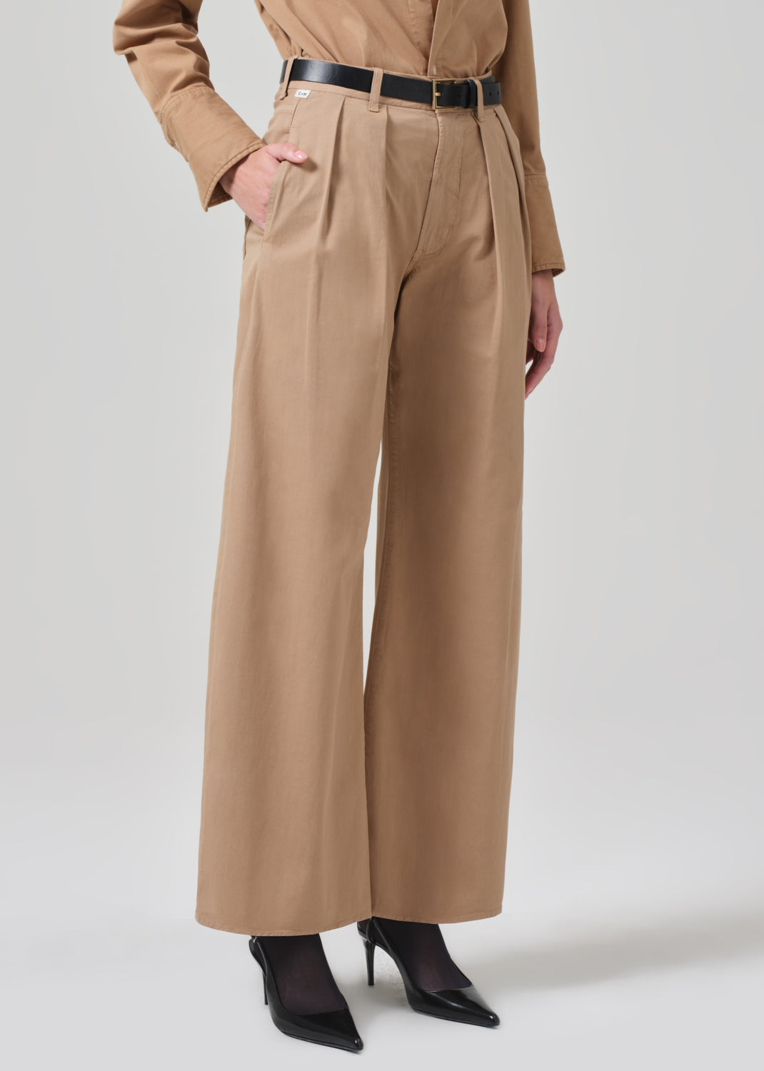 Petra Pleated Trouser in Nano close front