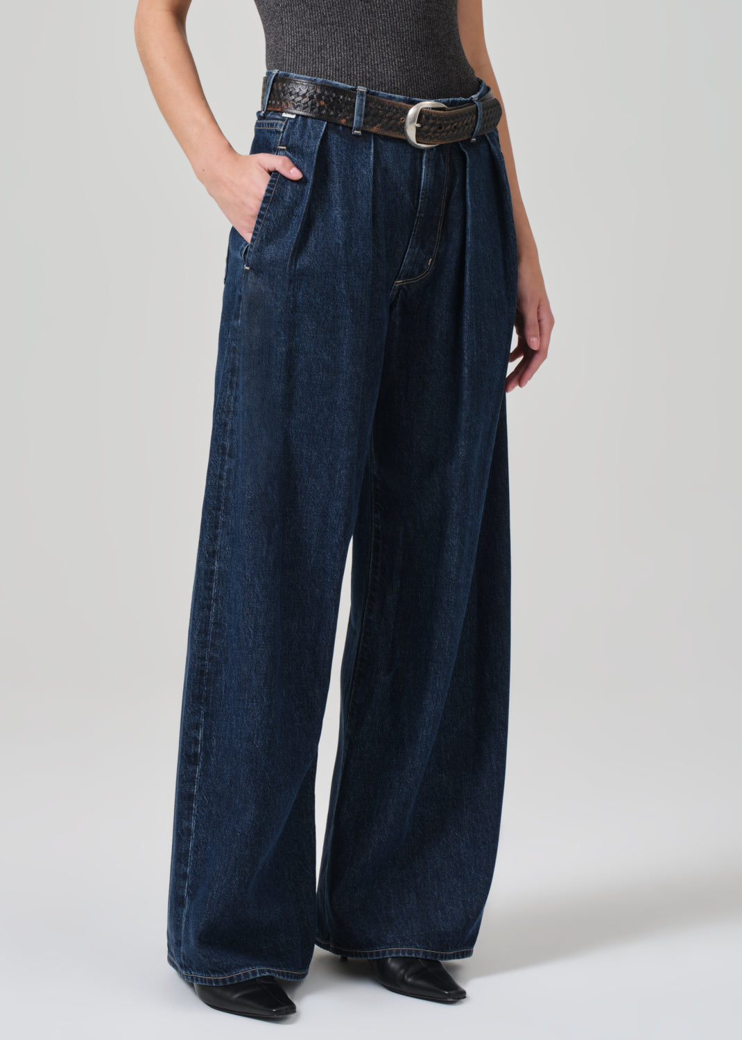 Petra Pleated Trouser in Eden close front