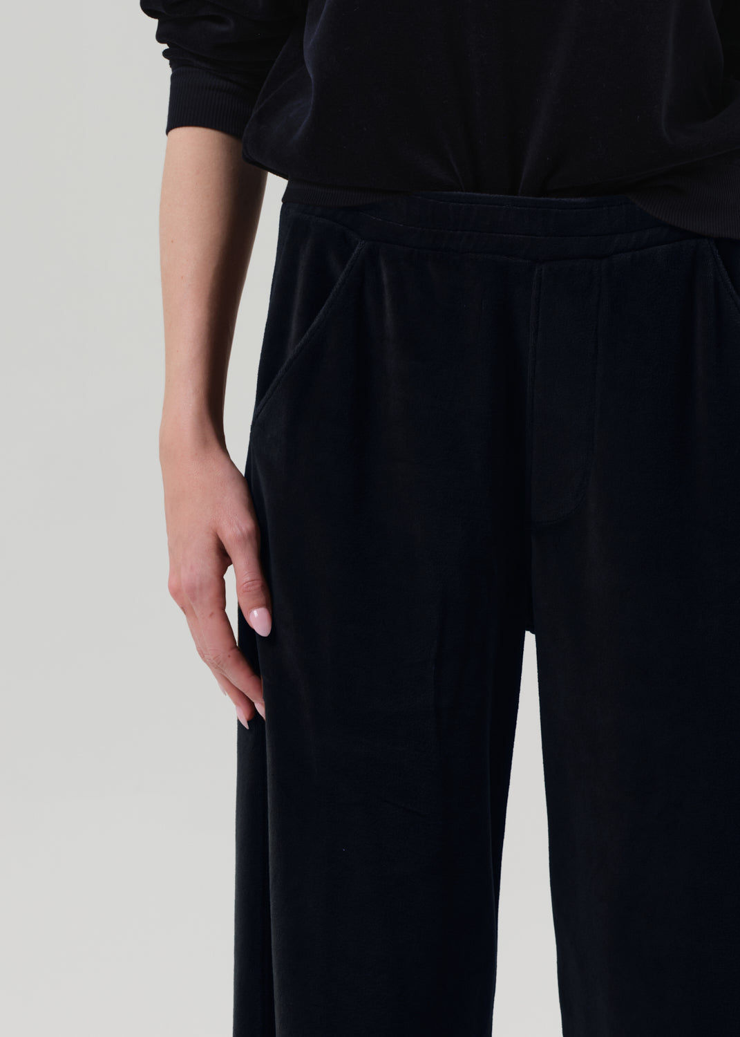 Brynn Drawstring Plush Velour Pant in Notte – Citizens of Humanity