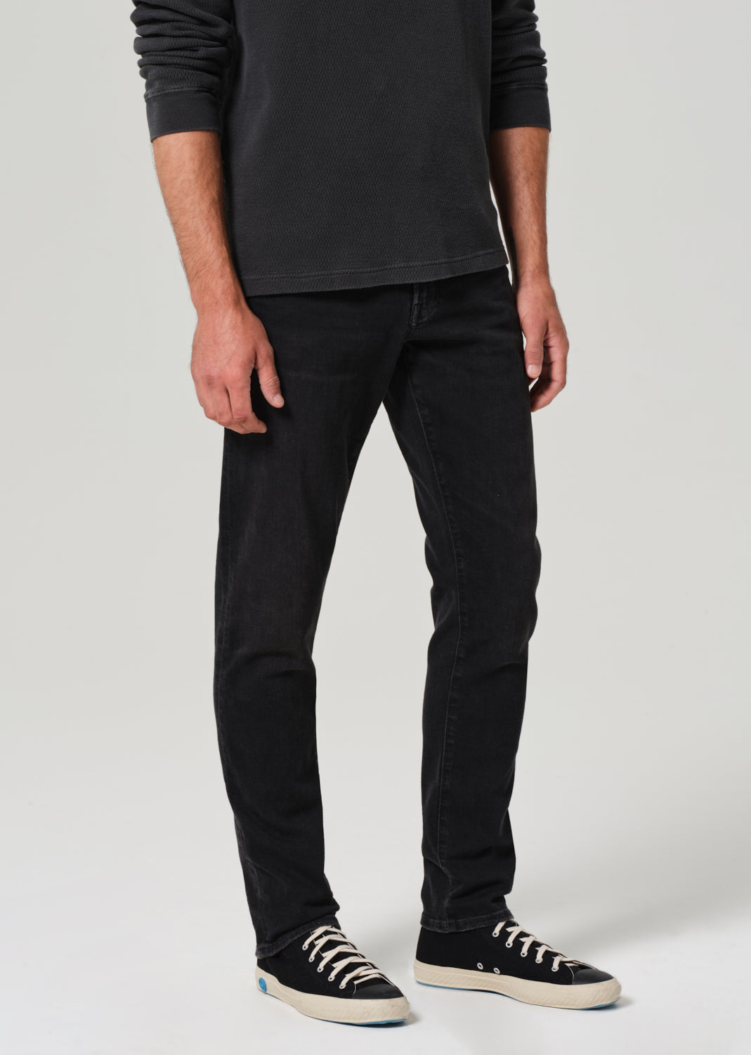 London Tapered Slim Perform in Dark Storm front