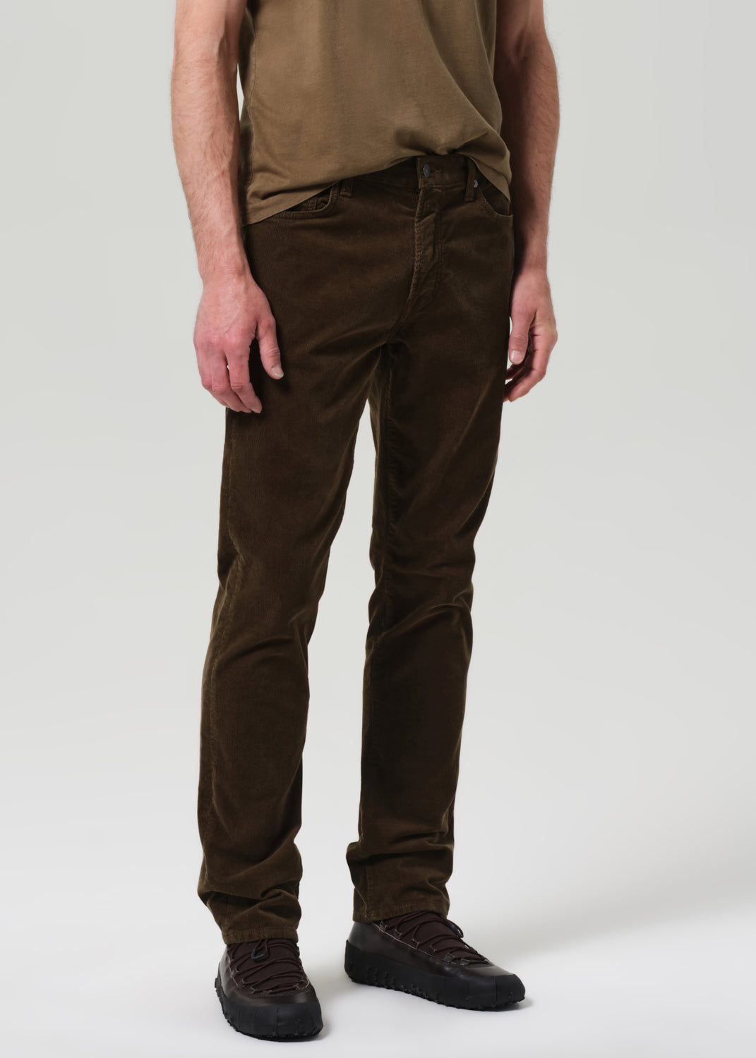 Elijah Straight Stretch Corduroy in Olive front