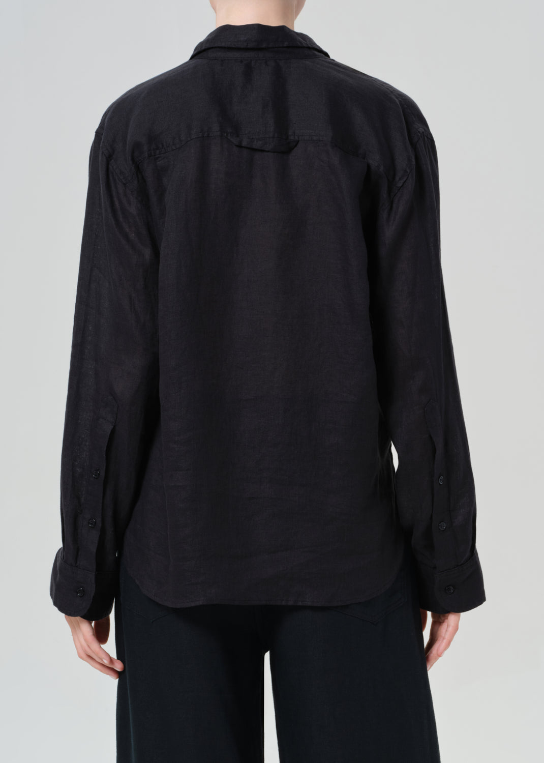 ジョスリン CAITLYN COTTON SMOCK SHIRTS 6 M 黒 STRAIGHT COLLAR TWISTED SHIRT IN COTTON SILK - Squid Ink - Washed