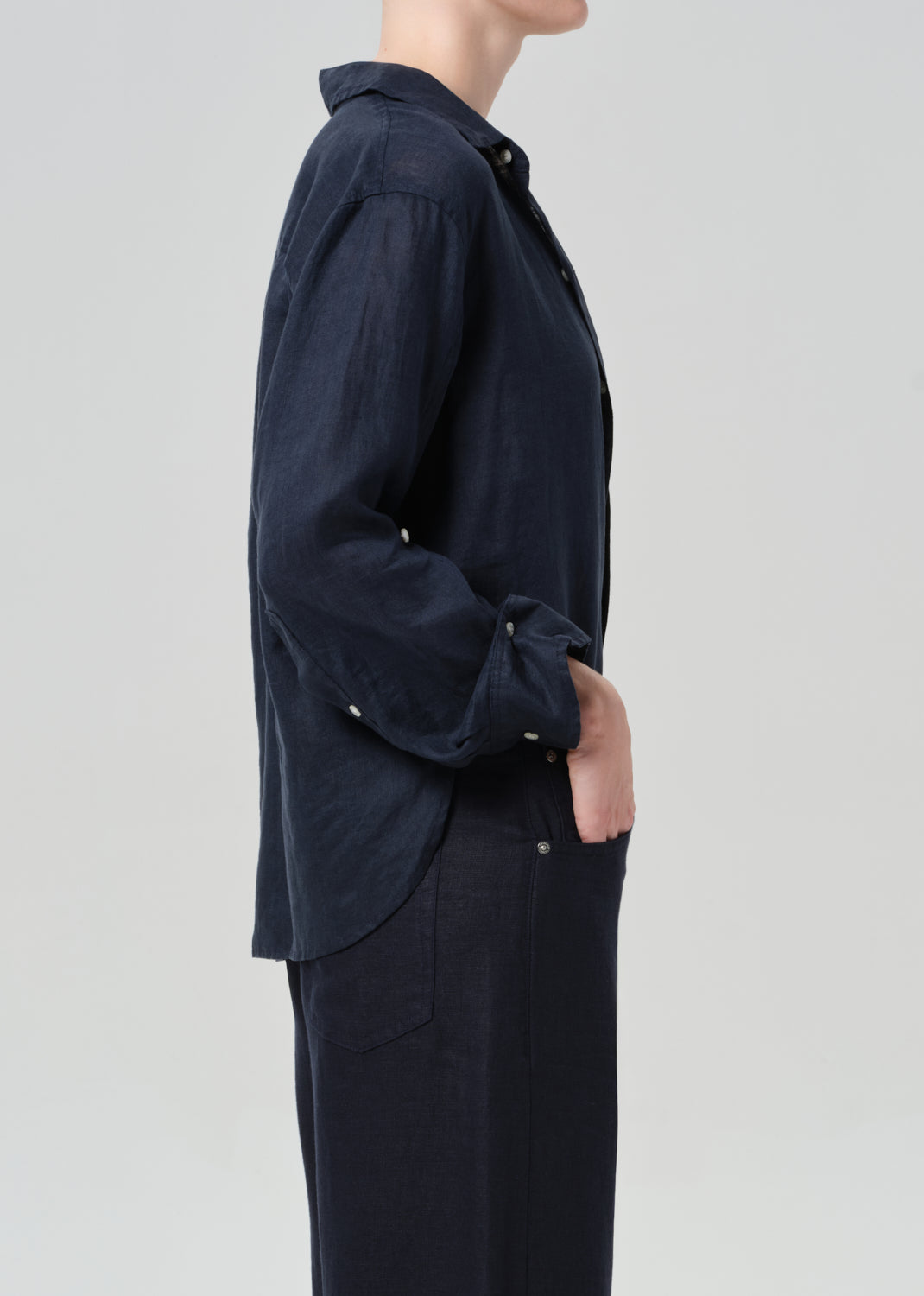 Kayla Shrunken Linen Shirt in True Navy – Citizens of Humanity