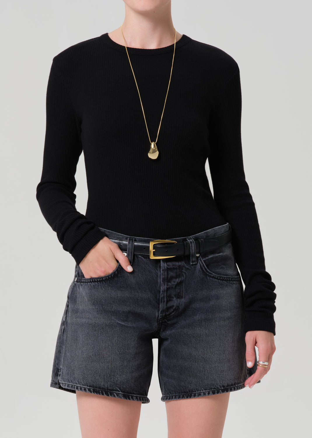 Bina Crewneck
In Black