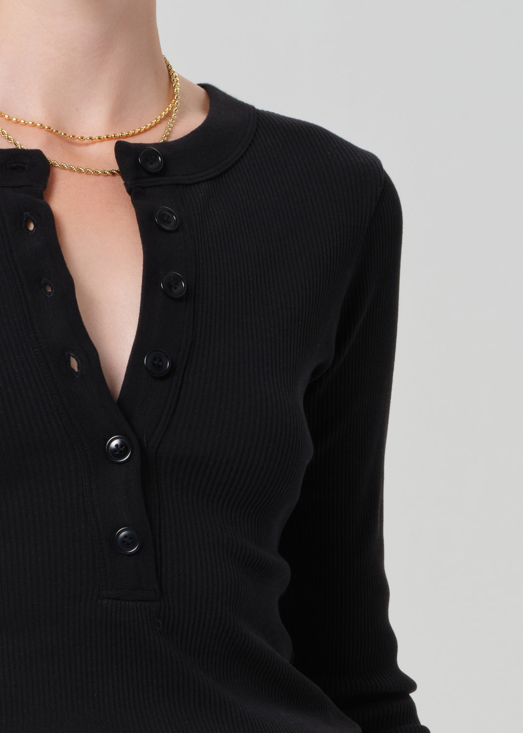 Varra Henley in Black