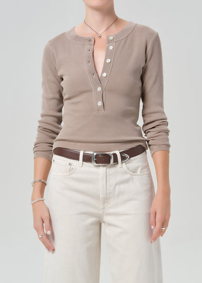 Varra Henley in Sandatlas
