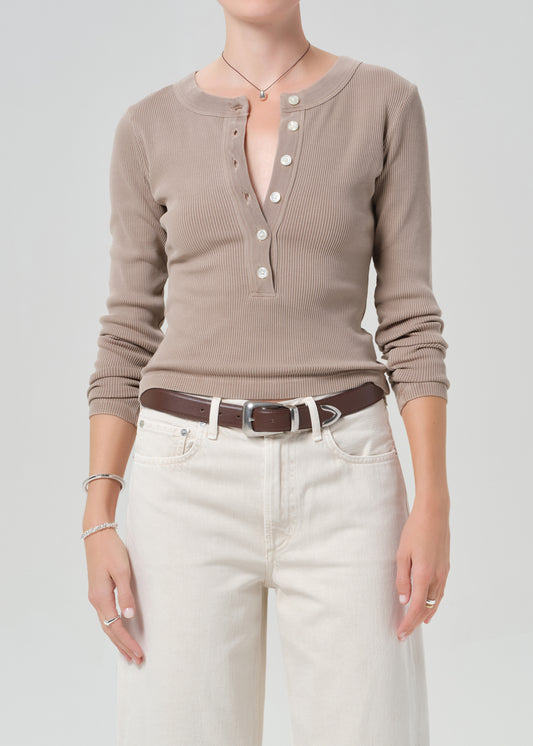 Varra Henley in Sandatlas