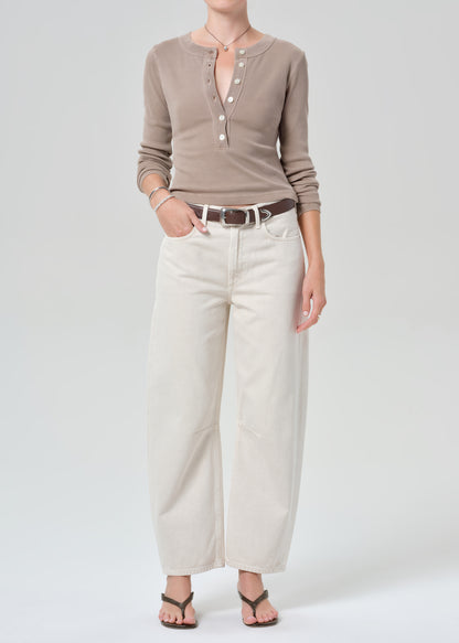 Varra Henley in Sandatlas