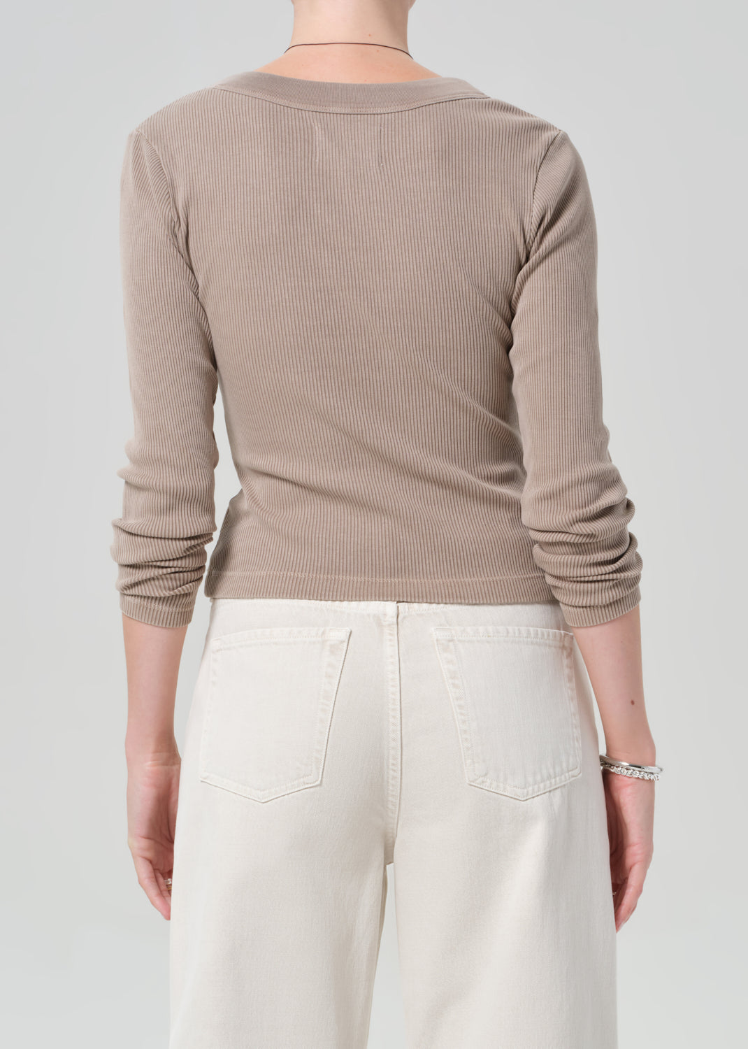 Varra Henley in Sandatlas