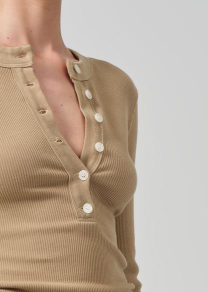 Varra Henley in Sandie detail