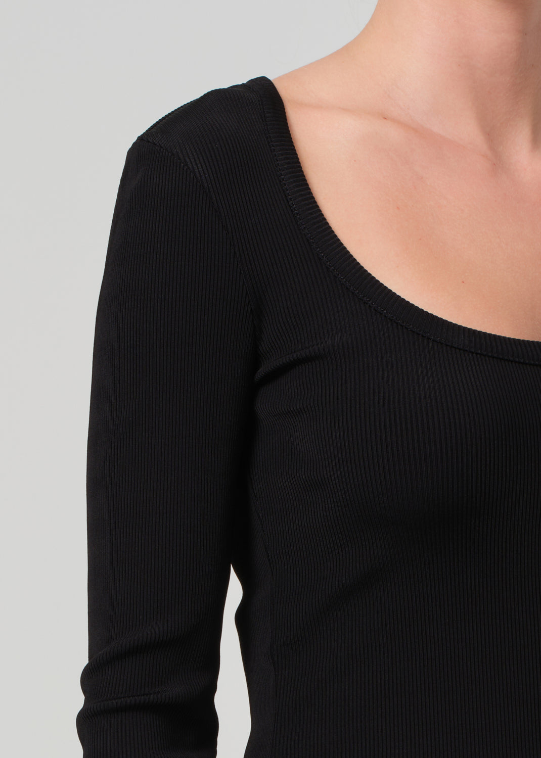 Rumi Scoop Neck in Black detail