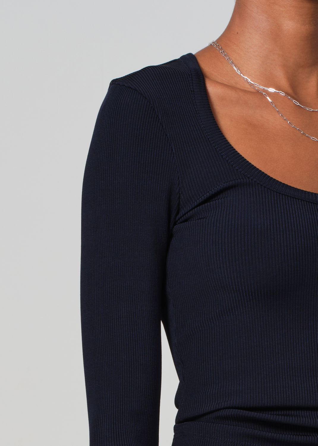 Rumi Scoop Neck in Navy detail