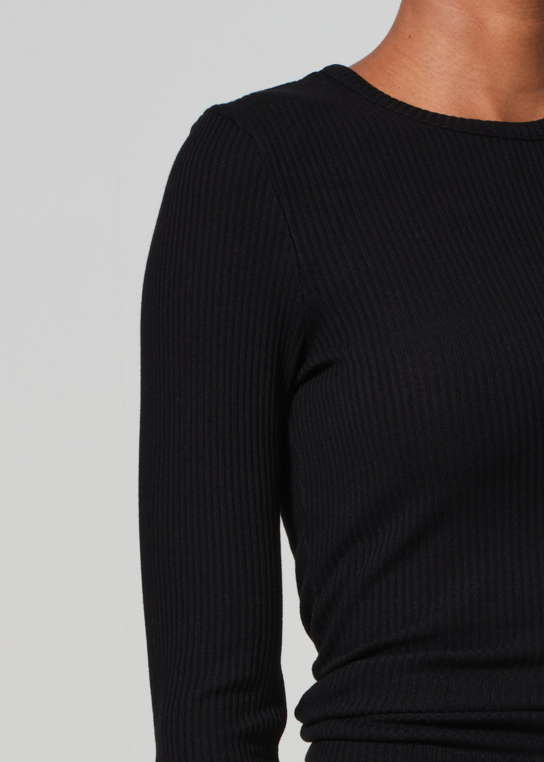 Fellina One Sleeve in Black detail