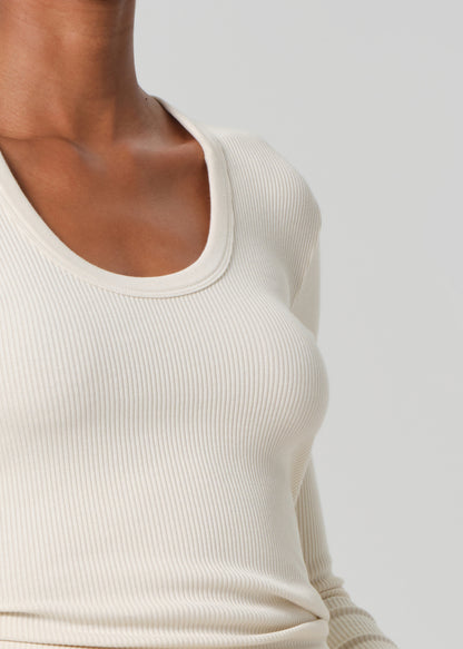 Mara U-Neck in Dune detail