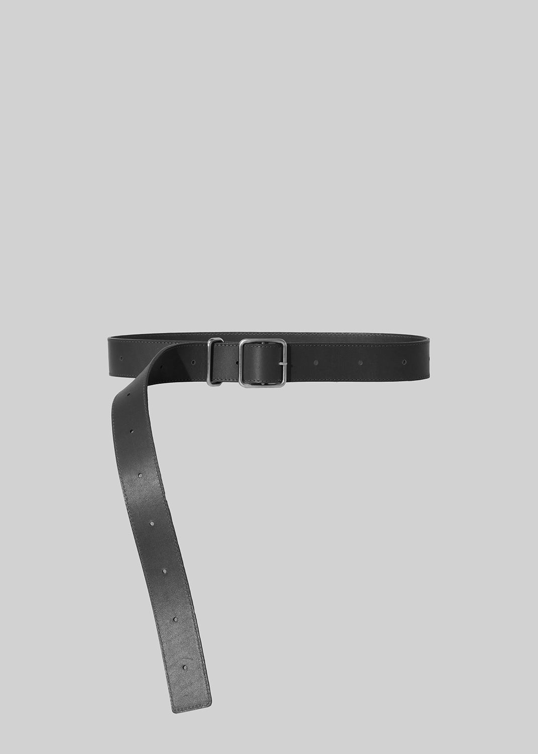 Janessa Leoné Bowe Belt in Black flat