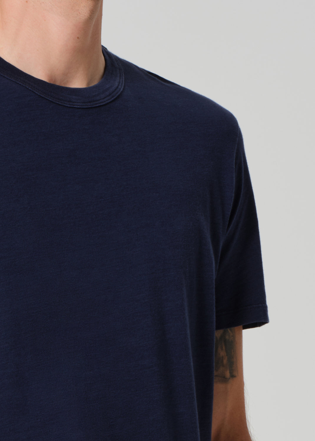 Everyday Short Sleeve Tee in Midnight detail