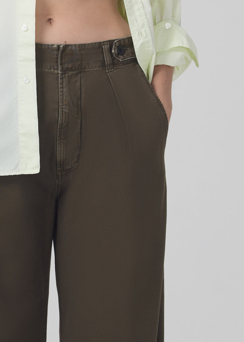 Payton Utility Trouser in Tea Leaf detail