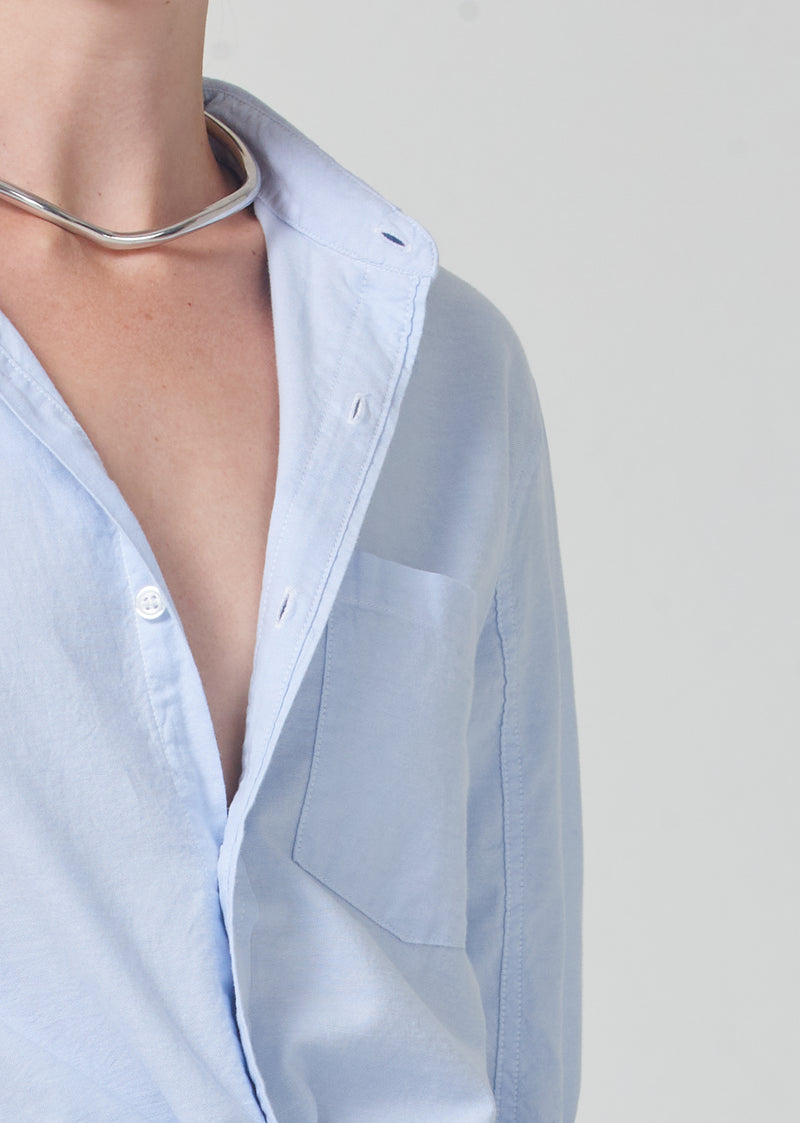 Shrunken Kayla Shirt in Oxford Blue detail